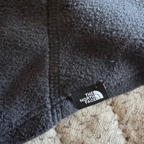 The North Face black Fleece face and Neck Warmer- stay warm & look cool-unisex - Picture 4 of 9